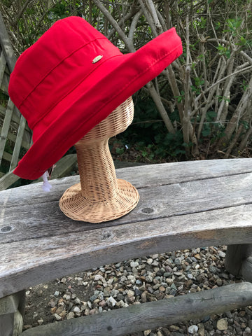 RED CANVAS WOMEN'S HAT